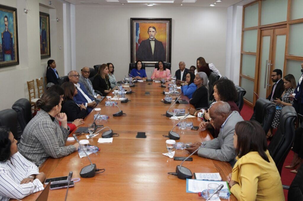 Miembros de World Vision, CONANI y la Primera Dama