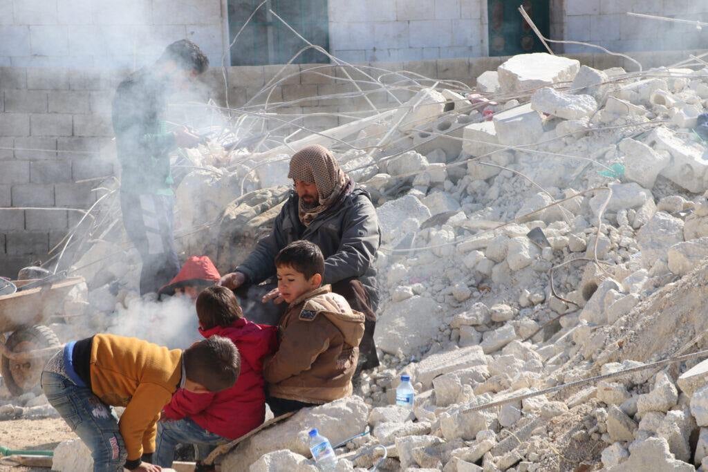 Niños y niñas en Turquía y Siria