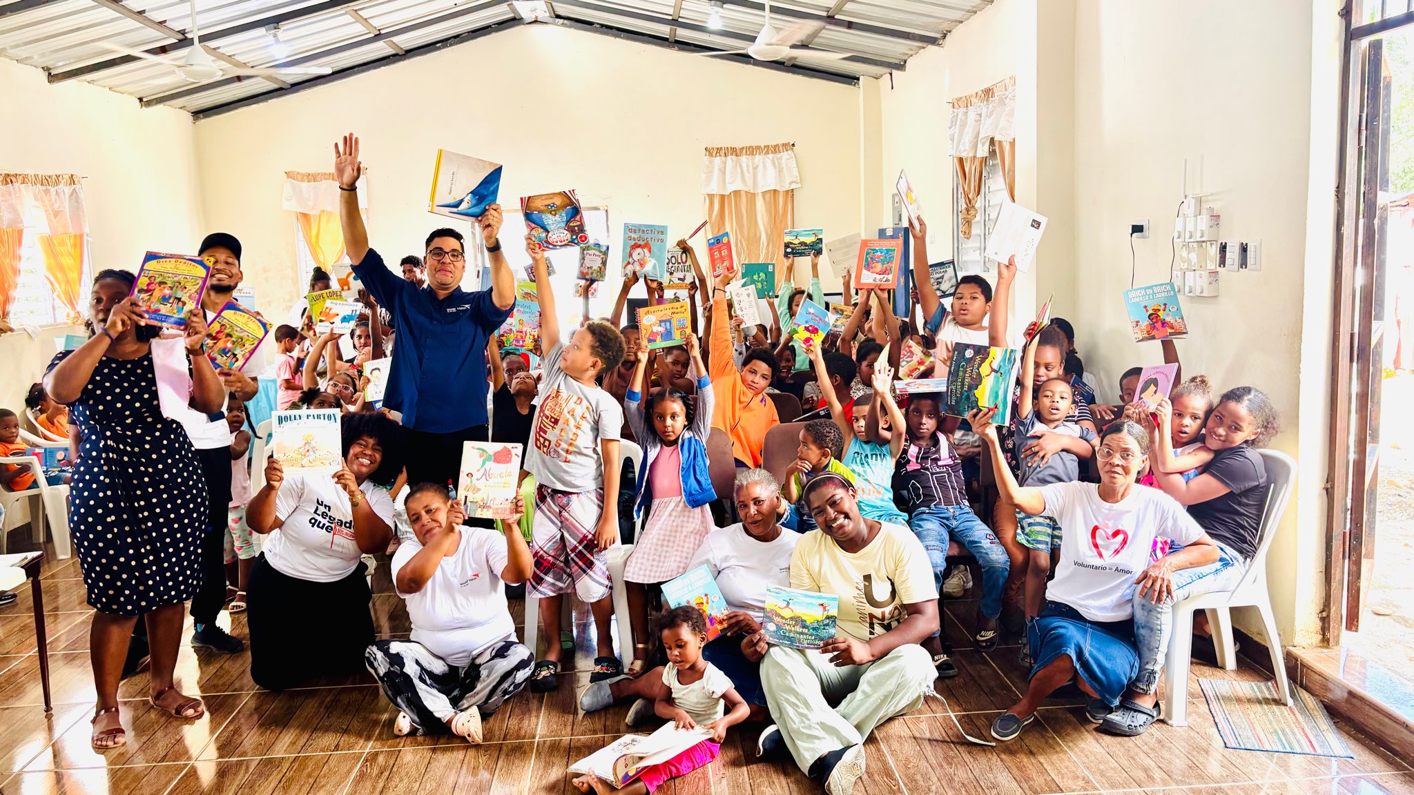 World Vision República Dominicana recibe donación de 100 libros infantiles para fomento de lectura en Los Alcarrizos