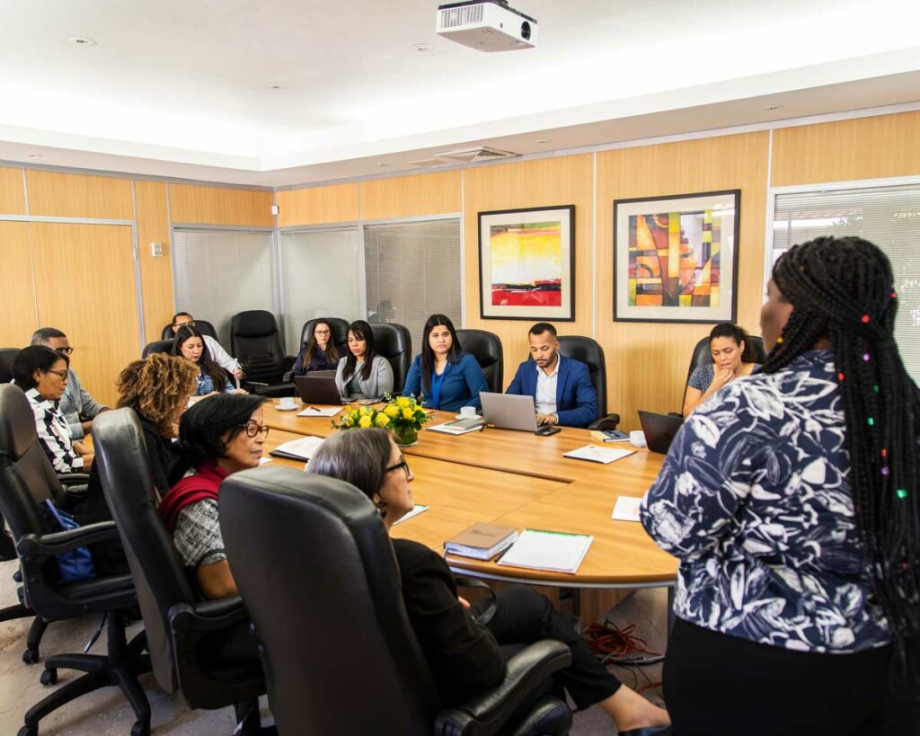 World Vision República Dominicana, en colaboración con la Pontificia Universidad Católica Madre y Maestra (PUCMM), celebró la Mesa Técnica Consultiva "Cambio Climático y su Impacto en el Bienestar de los Niños