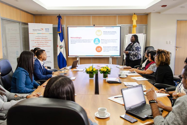 World Vision República Dominicana, en colaboración con la Pontificia Universidad Católica Madre y Maestra (PUCMM), celebró la Mesa Técnica Consultiva "Cambio Climático y su Impacto en el Bienestar de los Niños